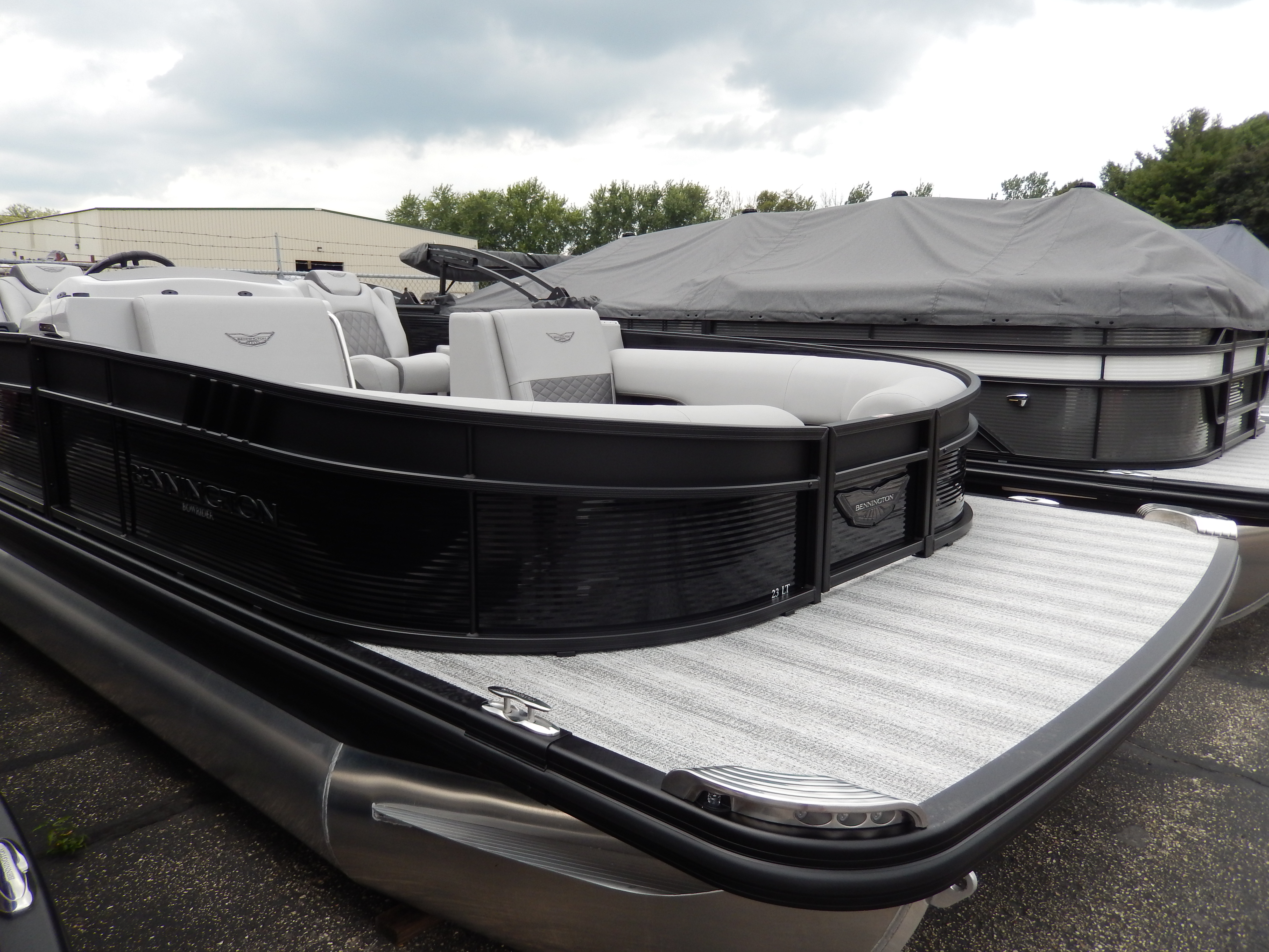 Image of 2027 BENNINGTON 23LTSB BOWRIDER W/ YAMAHA 250XB