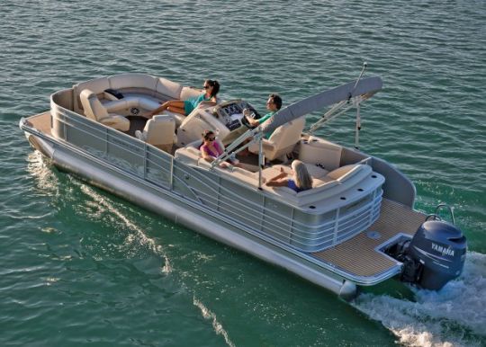 Bennington R Series Pontoon Boat